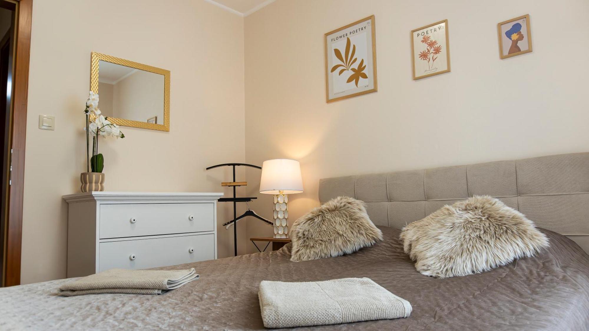 Apartment Thermal Irisz